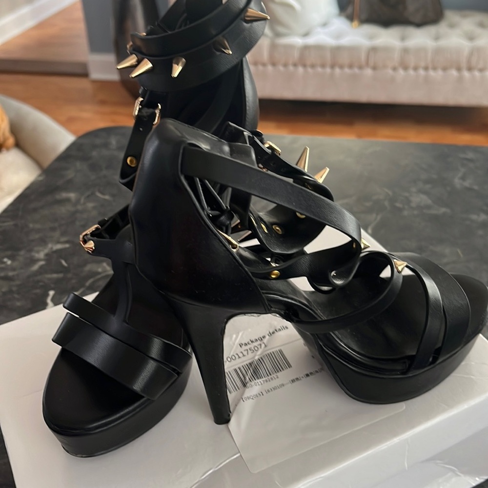 Brand new, tried on once